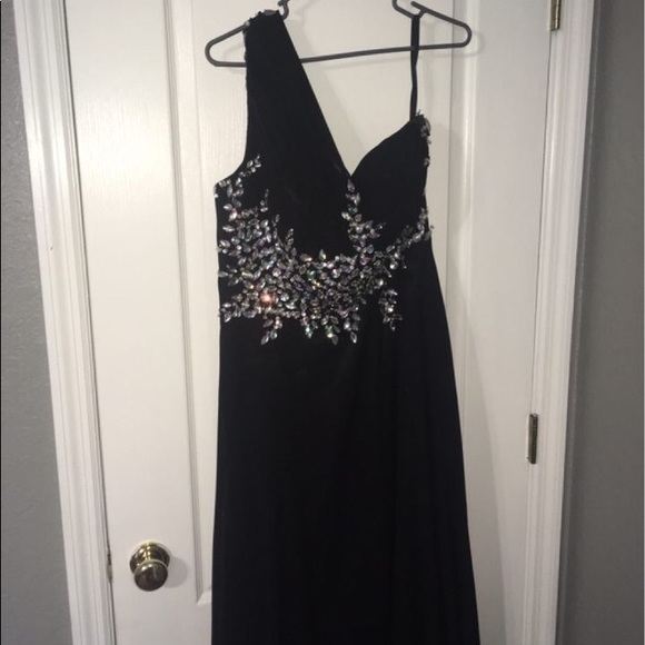 Prom/ Formal Dress - Picture 1 of 3